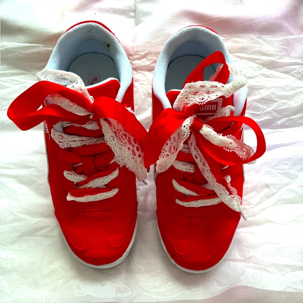 EUC Puma Roma Sneaker - Red + White